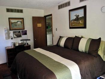 Lazy T Ranch Guest House Manhattan Extérieur photo