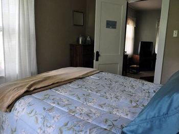 Lazy T Ranch Guest House Manhattan Extérieur photo