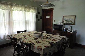 Lazy T Ranch Guest House Manhattan Extérieur photo